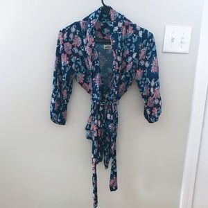 Multicolored Patterned Fitted Top with Belt